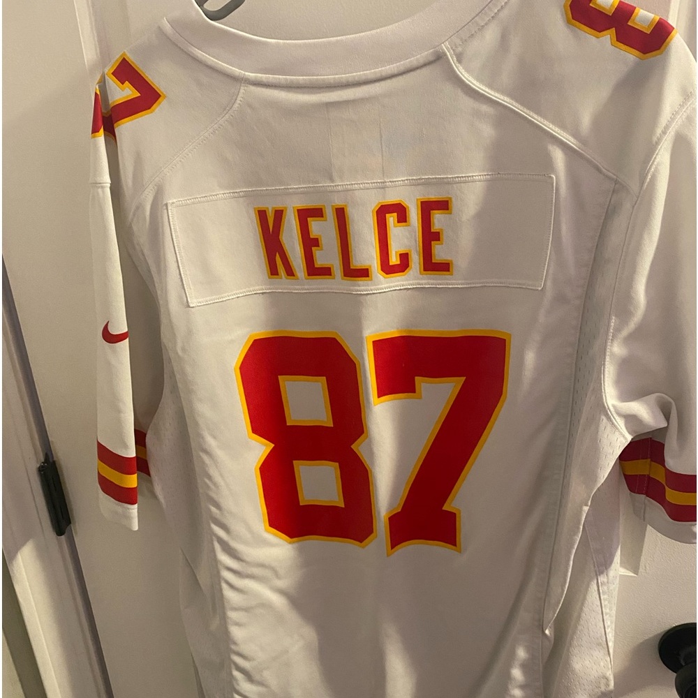 (some damage!! please read description) Travis Kelce Kansas City Chiefs Jersey